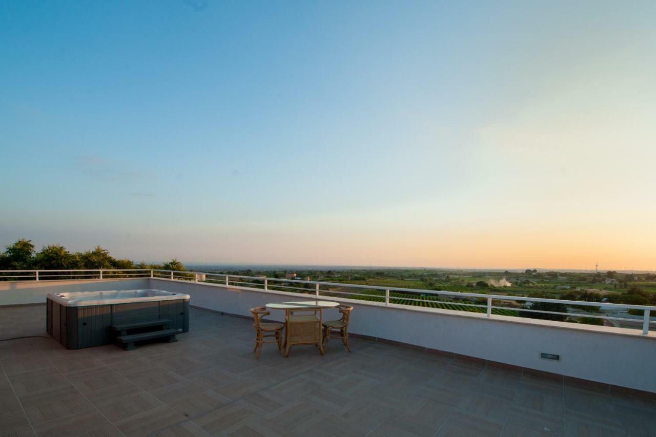 La Terrazza Di Harmakhis Hotel Partanna Екстериор снимка